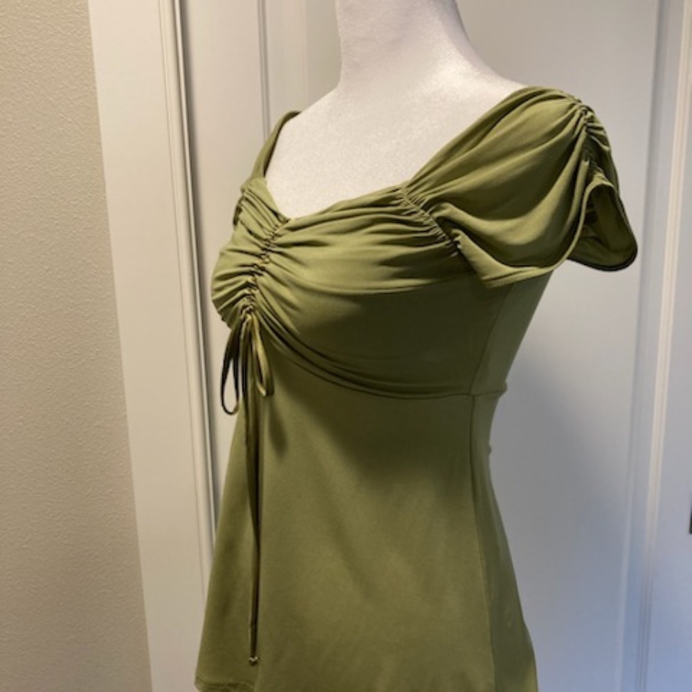 Vintage bebe, ruched shoulder  top